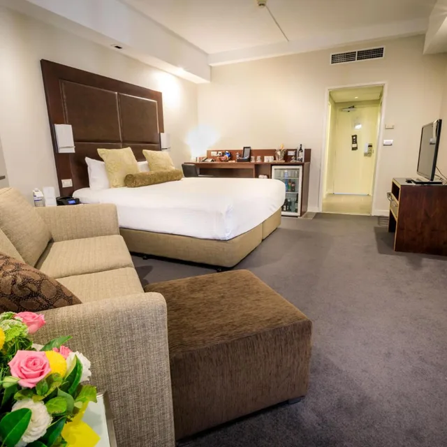 Courtyard, Single Bed, Balcony، Amora Herencia Riverwalk Melbourne 2/5