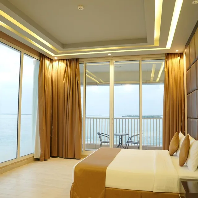 جناح بريميوم بسرير كينج بإطلالة على البحر، Flamingo Beach Hotel 1/2