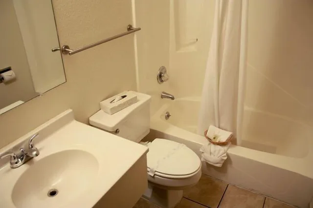 غرفة قياسية بسرير كينج، Affordable Inns 4/8