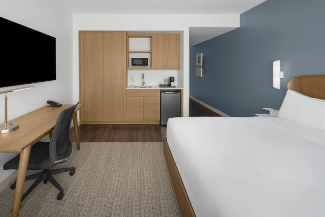 غرفة بسرير كينج، Element by Westin Calgary Downtown 3/16