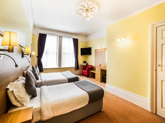 Superior, Family, 1 Queen and 3 Single Beds, OYO Eagle House Hotel St Leonards Hastings 1/2