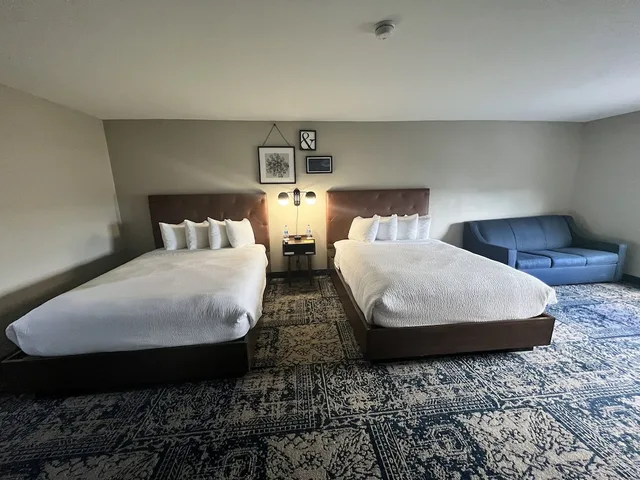 Traditional, 2 Queen Beds, Four Points by Sheraton Greensboro Airport 4/8