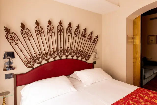 غرفة ديلوكس ثلاثية بسرير كوين مع أريكة، Art Hotel Commercianti 9/10