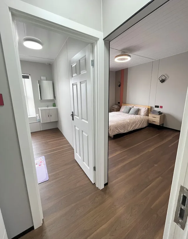 3 Rooms, Family, 1 Double and 1 Single Bed، OYO Welsh Holiday Accommodation - Modern Stay 5/8