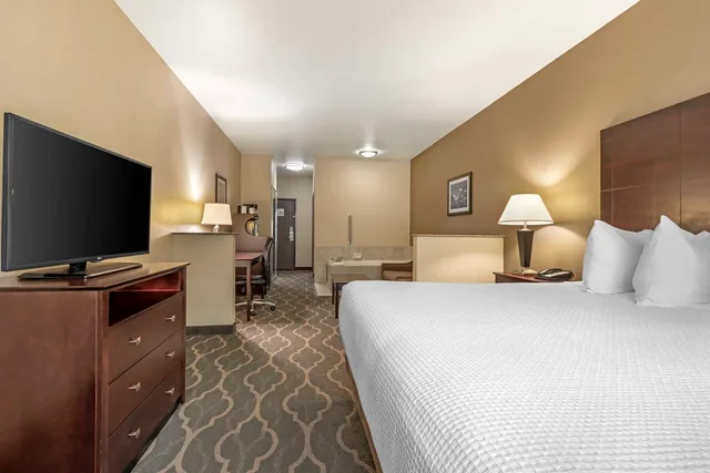 جناح بسرير كينج، Best Western Plus Burleson Inn & Suites 1/3