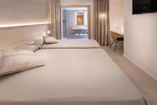 غرفة قياسية ثلاثية، Hotel Alhambra 2/2