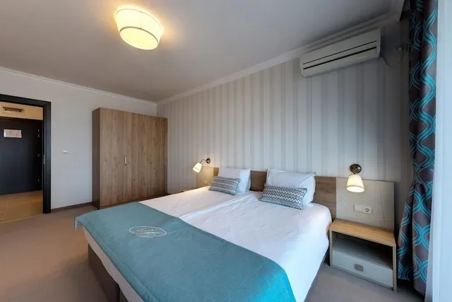 شقة كومفورت بسرير كينج بإطلالة على البحر بغرفة نوم واحدة مع أريكة، Penelope Palace Apart Hotel 1/5