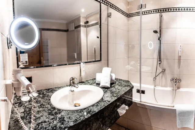 Deluxe, King Bed, Garden or Parking View، Hubertushof 10/10