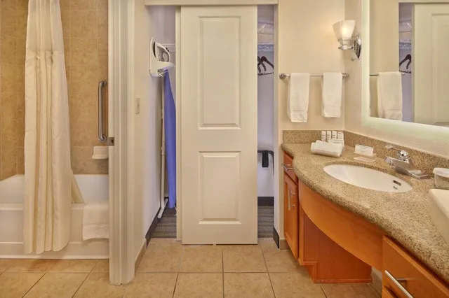 جناح بسرير كينج مع أريكة لذوي الإعاقة، Homewood Suites By Hilton Daytona Beach Speedway-Airport 6/6