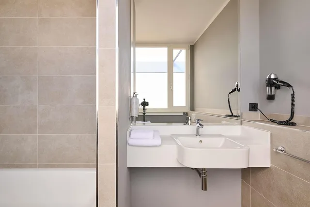 غرفة قياسية بسرير مزدوج أو سريرين منفصلين، Premier Inn Saarbrucken City Centre 8/8