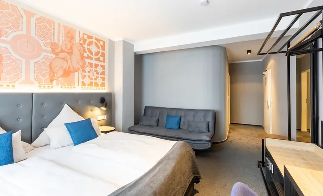 غرفة كبيرة بسرير مزدوج، YORS Boutique Hotel 1/3