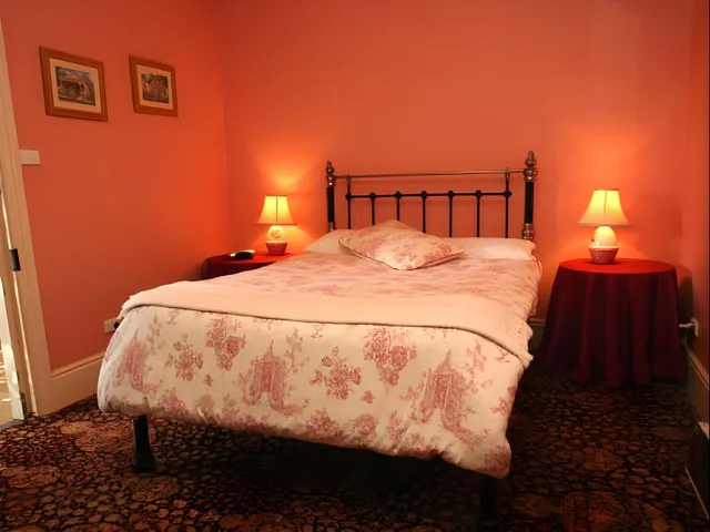 غرفة بسرير كوين، FITZPATRICK'S INN 2/2