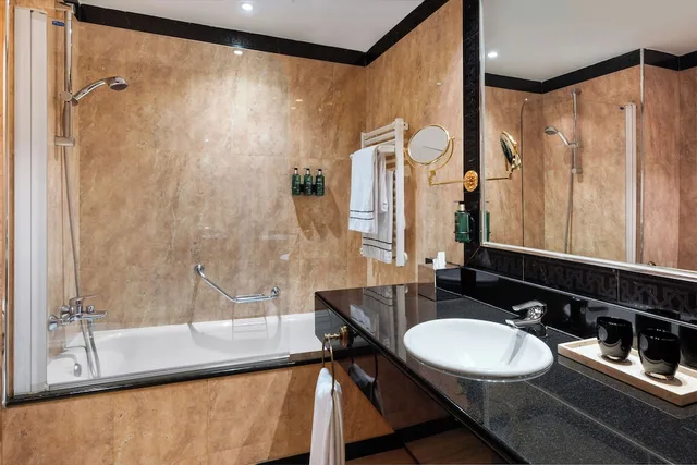 غرفة سوبيريور بسرير مزدوج بإطلالة على المسبح، Melia Madrid Barajas 10/10