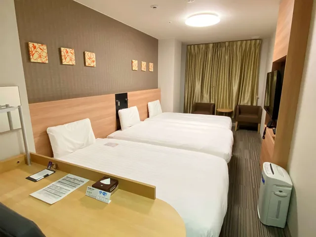 غرفة قياسية بسريرين منفصلين مع سرير إضافي، Comfort Hotel Osaka Shinsaibashi 5/8