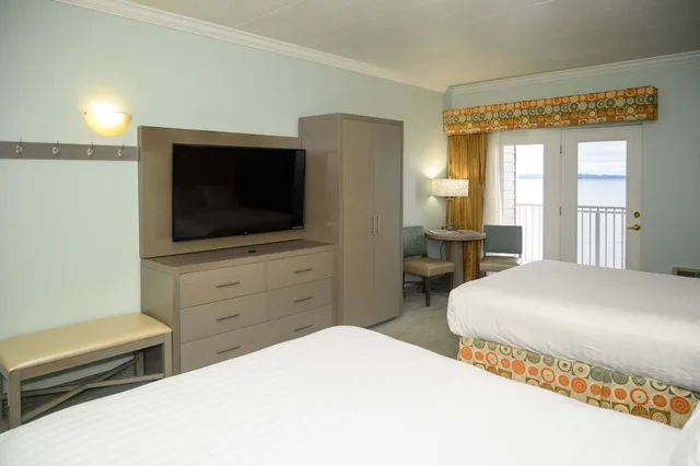 Room, 2 Queen Beds, Bay View, Kitchenette، Cherry Tree Inn & Suites 4/6