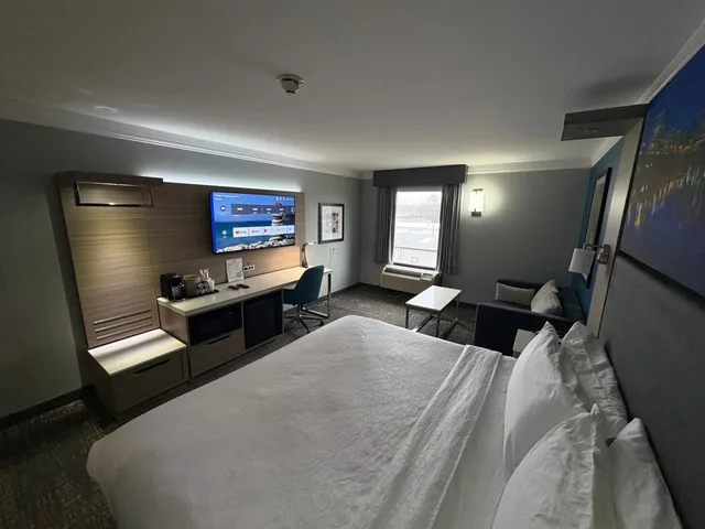 غرفة مفردة بسرير كينج مع أريكة، Best Western Plus Glen Allen Inn 3/8