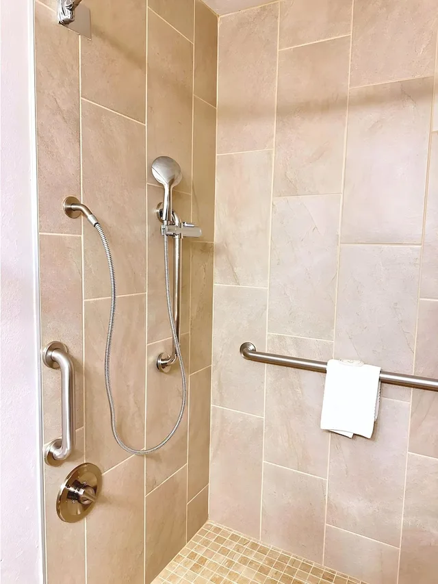 غرفة قياسية بسرير كينج للمدخنين، Quality Inn Fort Worth - Downtown East 3/3
