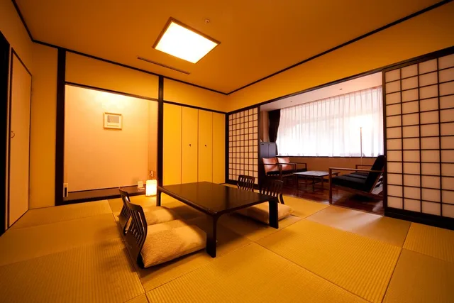 غرفة ديلوكس رباعية بفرشتي فوتون، Yufuin Onsen Yufuin Ubl Hotel 1/1