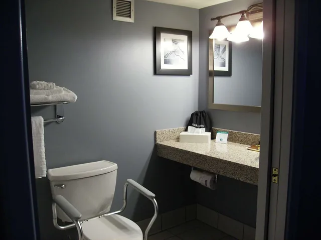 غرفة بسرير كوين لذوي الإعاقة، Best Western Plus Bradford Inn 2/3