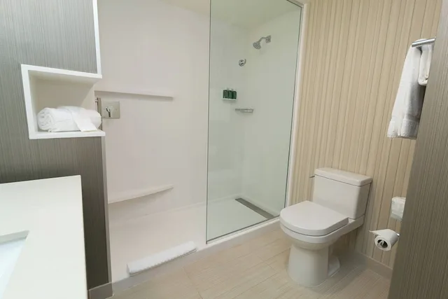 غرفة بسرير كينج لذوي الإعاقة، Courtyard by Marriott Cartersville 3/5