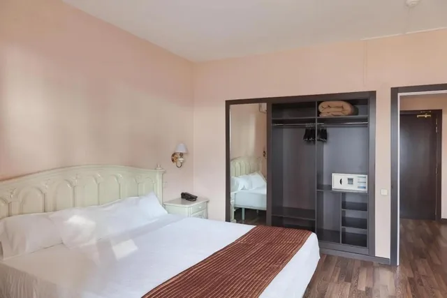 Standard 2+1، Hotel Roger de Flor by Seleqtta 2/6