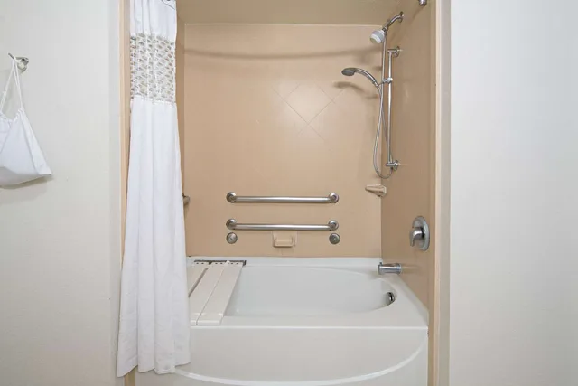 غرفة بسريرين كوين بحوض استحمام لذوي الإعاقة، Hampton Inn and Suites-Bakersfield/Hwy 58, CA 3/3