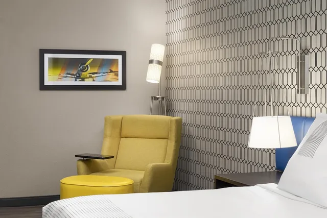 غرفة قياسية بسرير كينج لذوي الإعاقة، Glo Best Western Nashville 6/6