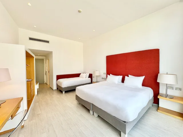 غرفة عائلية ثلاثية بسرير كينج وسرير فردي، Hilton Sorrento Palace 2/10
