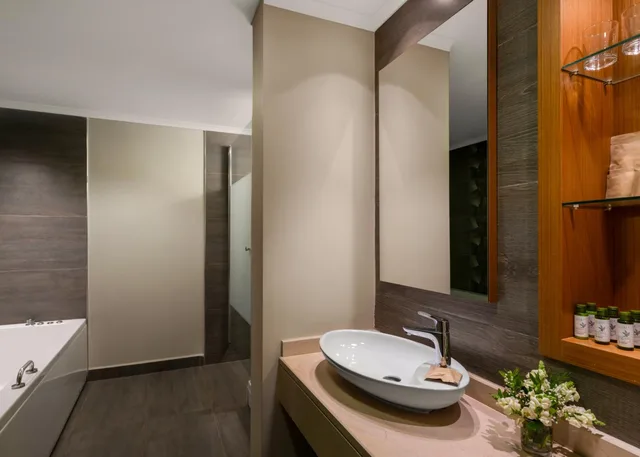 Junior Suite, Double Bed, Sea View, Liberty Kusadasi 8/9