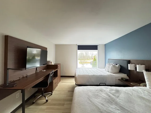 Tower, Queen Bed, Accessible، Wingate by Wyndham Dublin Near Claytor Lake State Park 2/4