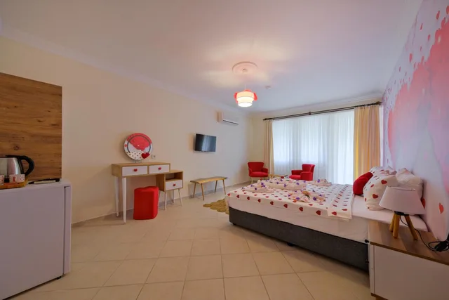 Deluxe, Double Bed, Mesa Suite Hotel 4/8