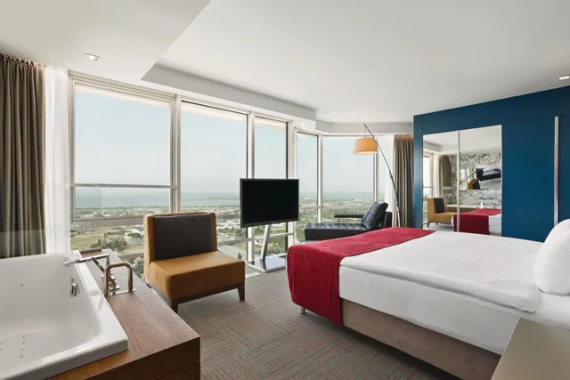 Suite, King Bed, Sea View, Ramada Encore by Wyndham Izmir 2/5