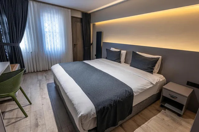 غرفة ديلوكس بسرير مزدوج أو سريرين منفصلين بإطلالة على الحديقة، Calanthe Residence 2/10