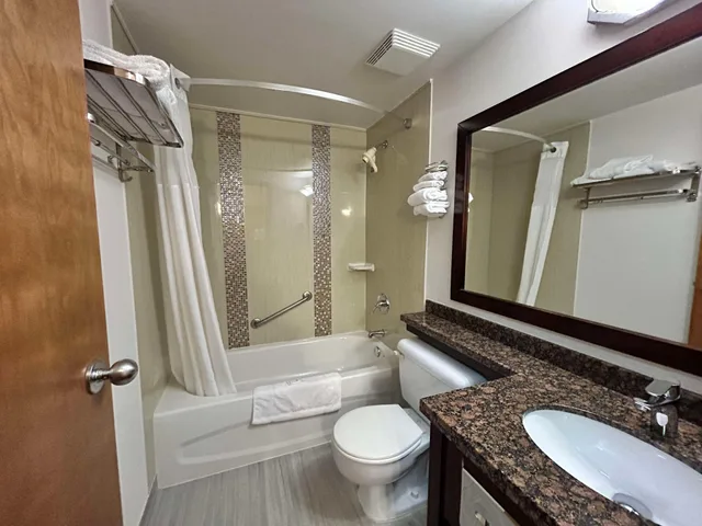 غرفة قياسية رباعية، SureStay by Best Western Richmond Vancouver Airport 3/3