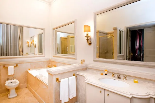 Luxury, Suite, King Bed, City View, Bathtub, RESIDENZA RUSPOLI BONAPARTE 2/2