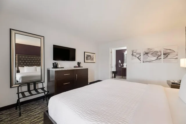 غرفة بسرير كوين لذوي الإعاقة، Clarion Inn & Suites Across From Universal Orlando Resort 2/10