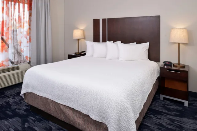 غرفة بسرير كينج، Fairfield Inn And Suites Cedar Rapids 1/6