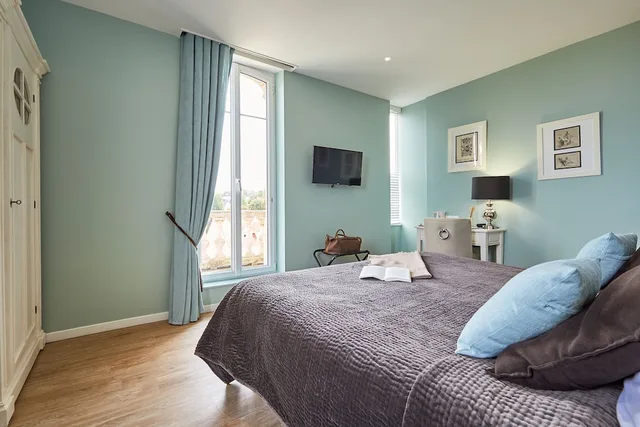 غرفة سوبيريور بسرير كينج بإطلالة على المتنزه، Les Villas D Arromanches 1/3