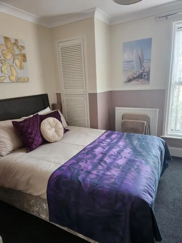 Compact, Double Bed، OYO Twins Palms Guest House 2/5