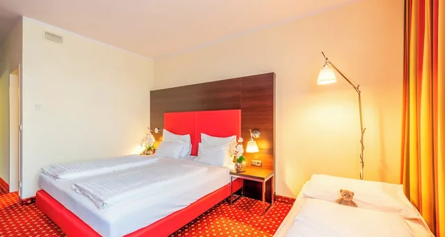 غرفة قياسية ثلاثية بثلاثة أسرّة، PLAZA INN Wels 2/3