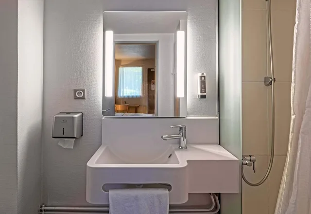 غرفة بسريرين منفصلين، B&B HOTEL Morlaix 2/2