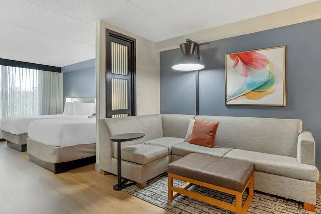 غرفة بسرير مزدوج في طابق مرتفع، Sonesta Select Houston IAH Greenspoint 5/7