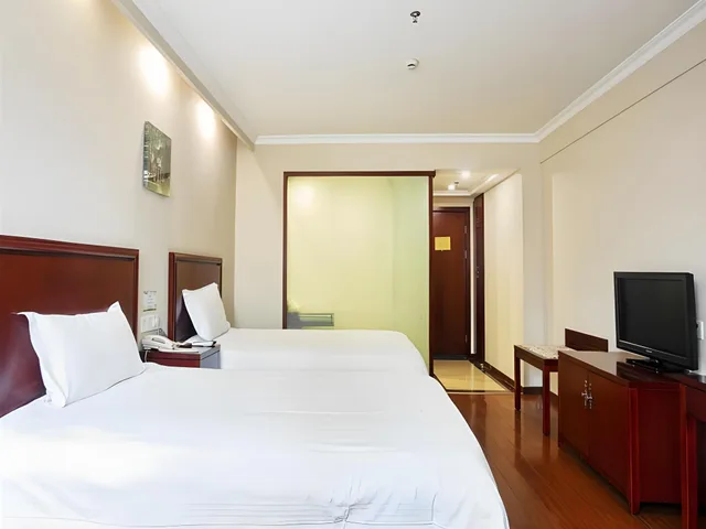 Room, Twin Beds, Greentree Inn Huangshan Railway Station Tiandu Business Htl 1/2