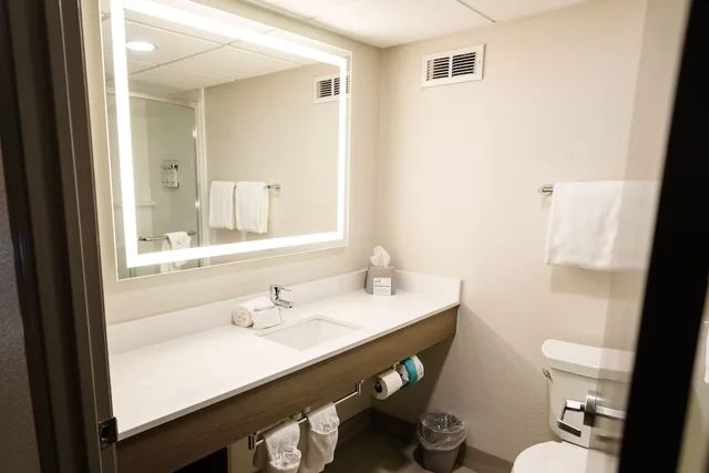 Standard, 2 Queen Beds, Holiday Inn Express Hotel and Suites Knoxville-North-I-75 Exit 112 4/5