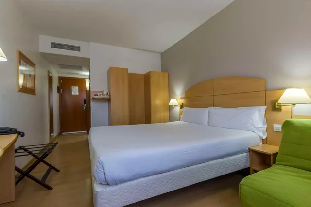 غرفة ثلاثية بسرير مزدوج وسرير فردي، Travelodge Madrid Alcala De Henares 3/10