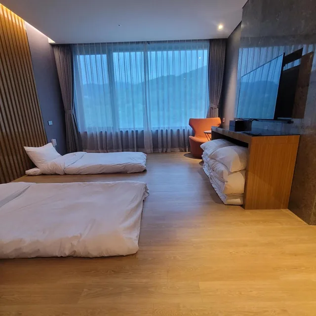 Deluxe Ondol, Traum Valley Hotel (ex. Jeongseon Grand Intoraon Hotel) 2/4