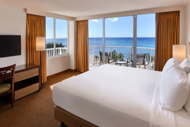 Room, King Bed, Ocean Front، Park Shore Waikiki 4/5