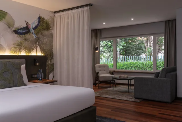 جناح بسرير كينج بإطلالة على الحديقة مع أريكة، Fairview Hotel 2/2