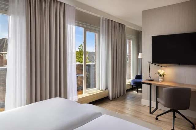 غرفة قياسية بسرير كوين بشرفة، NH Amsterdam Leidseplein 2/4