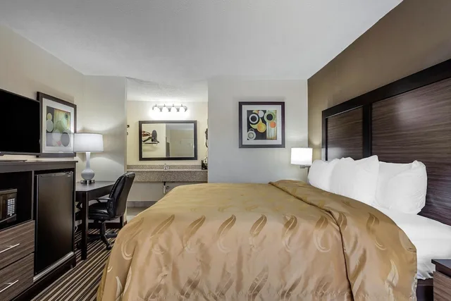 غرفة بسرير كينج لغير المدخنين لذوي الإعاقة، Quality Inn Pinehurst Area 6/10